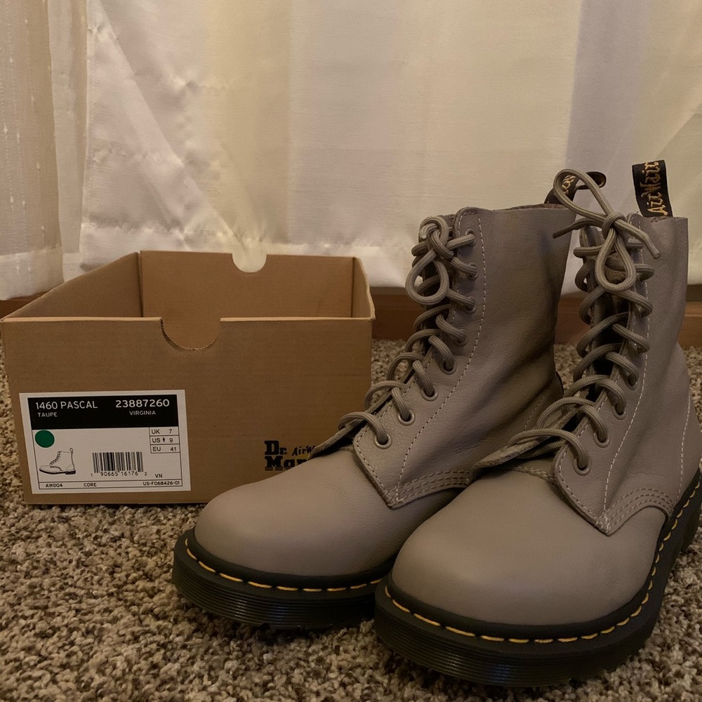 Dr. Martens 1460 Pascal Taupe Virginia Size 9US